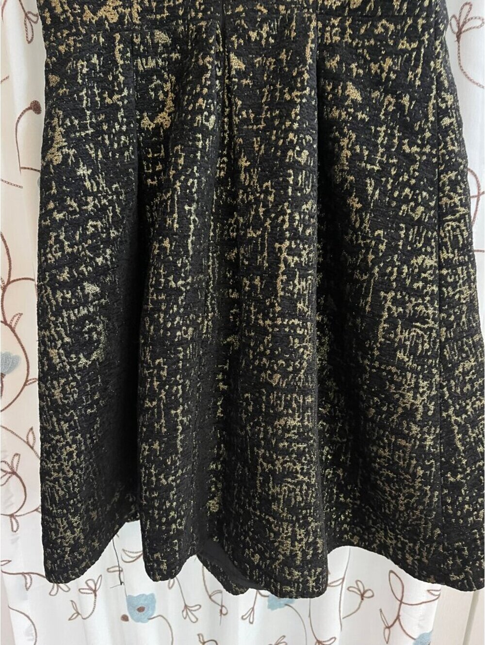 Vero Moda | Sz 4 | US 4 - Black & Gold Jacquard Fit-and-Flare Dress - Picture 7 of 9